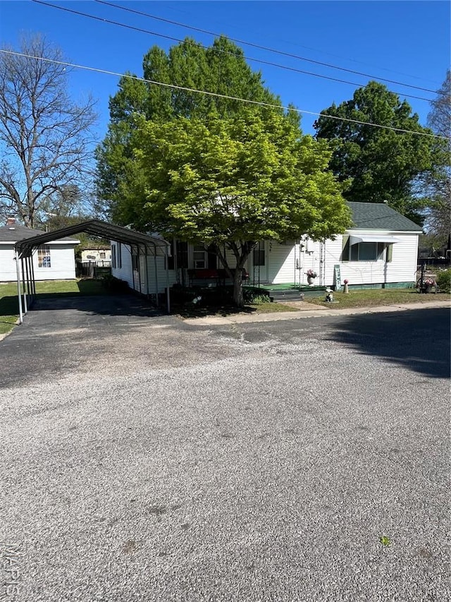 316 Bellvue St, Steele, MO 63877 - view of front of home featuring a carport and asphalt driveway