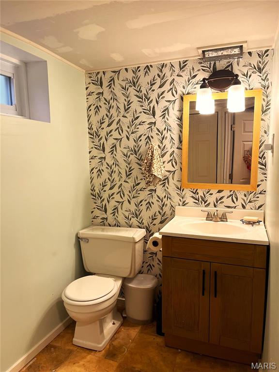 1531 Prather Ave, Saint Louis, MO 63139 - bathroom featuring wallpapered walls, toilet, and vanity