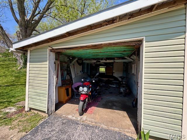 1018 Hayward St, Hannibal, MO 63401 - view of vehicle parking with a garage and driveway
