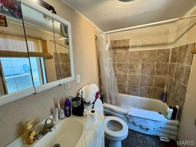 1018 Hayward St, Hannibal, MO 63401 - bathroom with shower / bathtub combination with curtain, a textured ceiling, toilet, and vanity