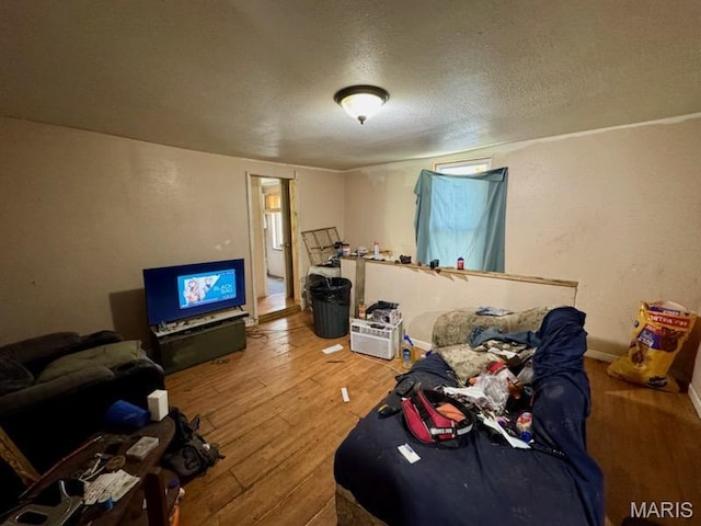 1018 Hayward St, Hannibal, MO 63401 - living area with wood finished floors, a textured ceiling, and baseboards