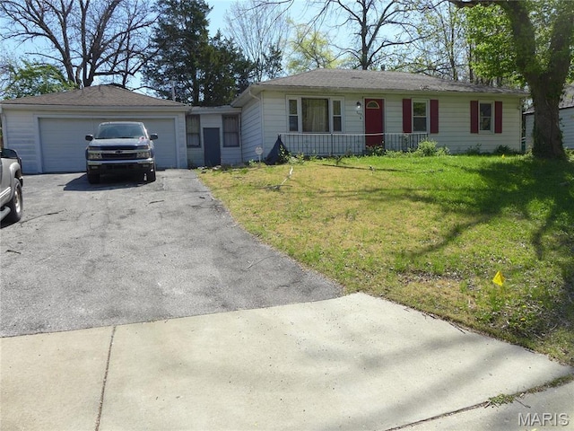 340 Wedge Dr, Saint Louis, MO 63135 - ranch-style house with driveway and a front lawn