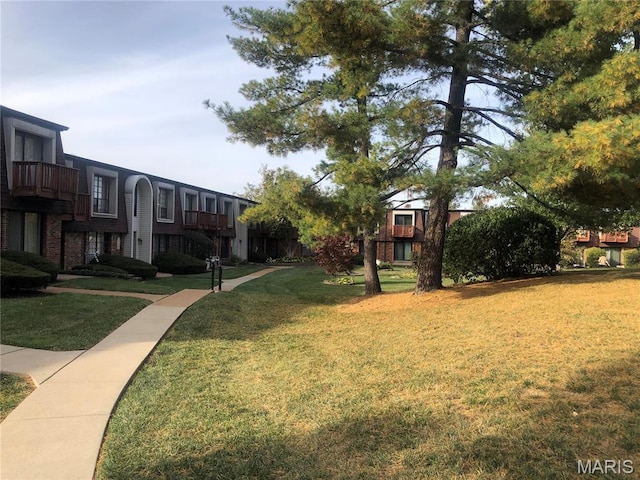 1167 Appleseed Ln Unit D, Olivette, MO 63132 - view of home's community featuring a lawn