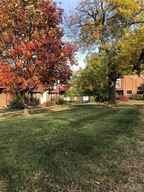 1167 Appleseed Ln Unit D, Olivette, MO 63132 - view of grassy yard
