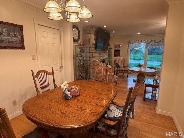 455 Country Club Dr, Hannibal, MO 63401 - dining area featuring ornamental molding, light wood-type flooring, baseboards, and a chandelier