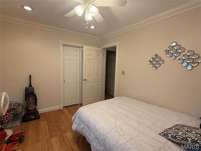 455 Country Club Dr, Hannibal, MO 63401 - bedroom featuring wood finished floors, ornamental molding, recessed lighting, baseboards, and a ceiling fan