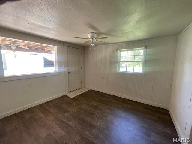 2317 Pike St, Poplar Bluff, MO 63901 - unfurnished room featuring a ceiling fan, dark wood-style flooring, baseboards, and a textured ceiling