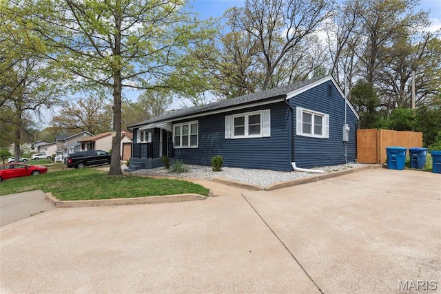 449 Hillcrest Blvd, Ballwin, MO 63021 - ranch-style home featuring fence