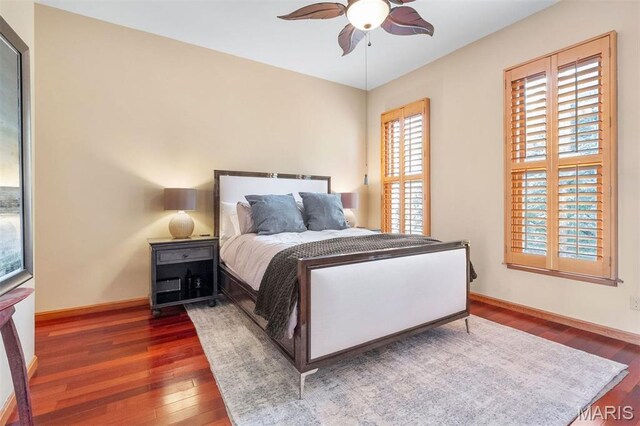 2209 Park Ave, Saint Louis, MO 63104 - bedroom with wood-type flooring, baseboards, and a ceiling fan