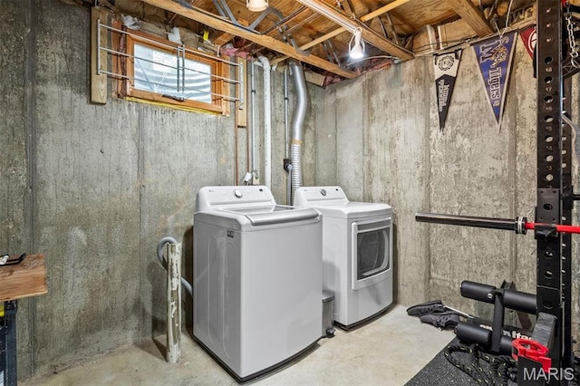 2209 Park Ave, Saint Louis, MO 63104 - laundry room with washer and dryer