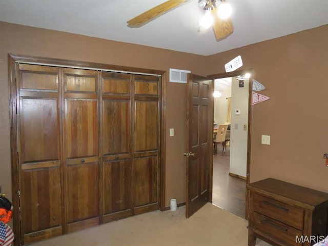 bedroom featuring carpet floors and ceiling fan