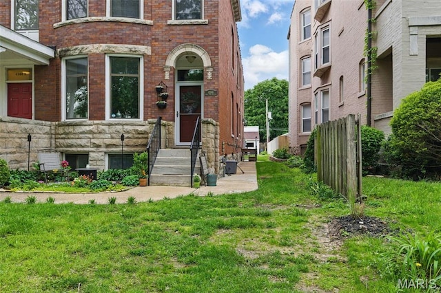 4366 W Pine Blvd Unit Cw, Saint Louis, MO 63108 - doorway to property featuring a yard and brick siding