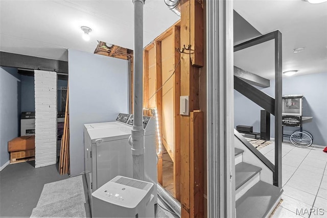 4366 W Pine Blvd Unit Cw, Saint Louis, MO 63108 - washroom featuring independent washer and dryer