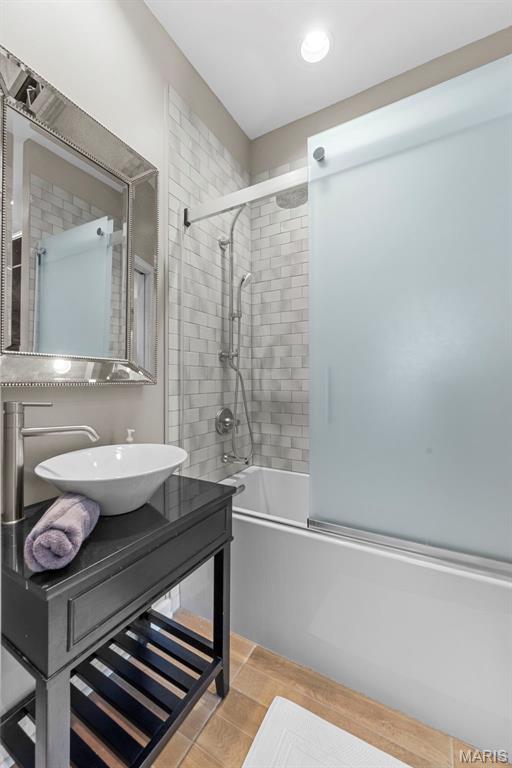 4366 W Pine Blvd Unit Cw, Saint Louis, MO 63108 - bathroom with enclosed tub / shower combo, wood finished floors, and vanity