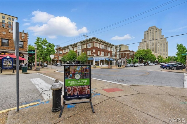 4366 W Pine Blvd Unit Cw, Saint Louis, MO 63108 - view of road featuring street lights, sidewalks, and curbs