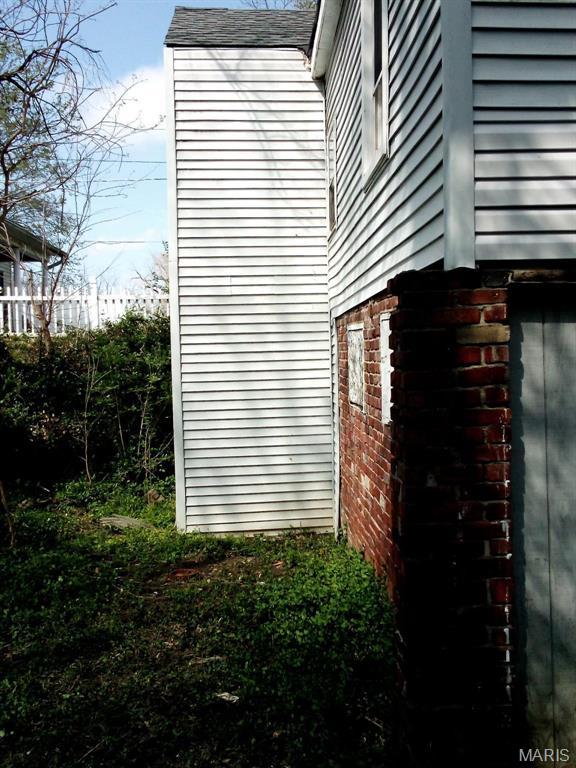 437 E 9th St, Alton, IL 62002 - photo 6