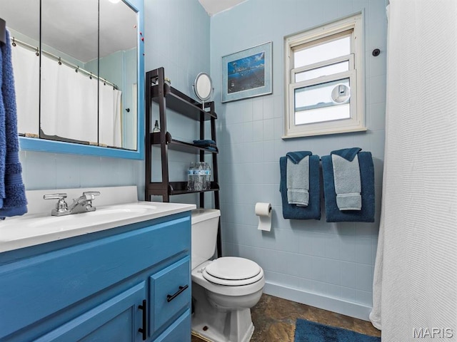 3701 Brandt Rd, Fults, IL 62298 - full bath with toilet, vanity, and a shower with shower curtain