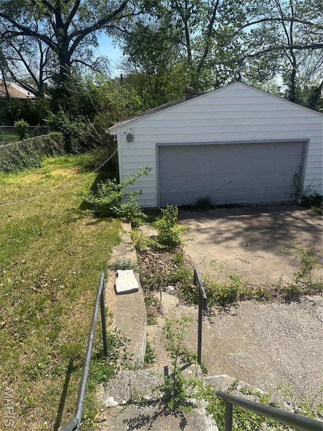 3460 Oakdale Ave, Saint Louis, MO 63121 - detached garage with fence
