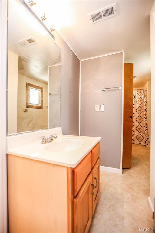 5507 Sassafras Ln, High Ridge, MO 63049 - full bathroom featuring vanity