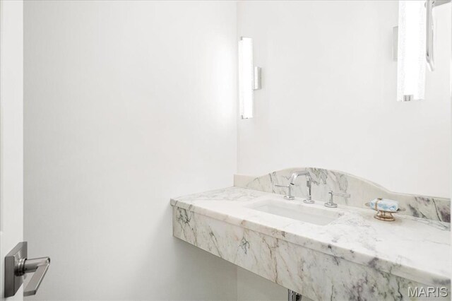 139 N Central Ave Unit P, Saint Louis, MO 63105 - bathroom with vanity