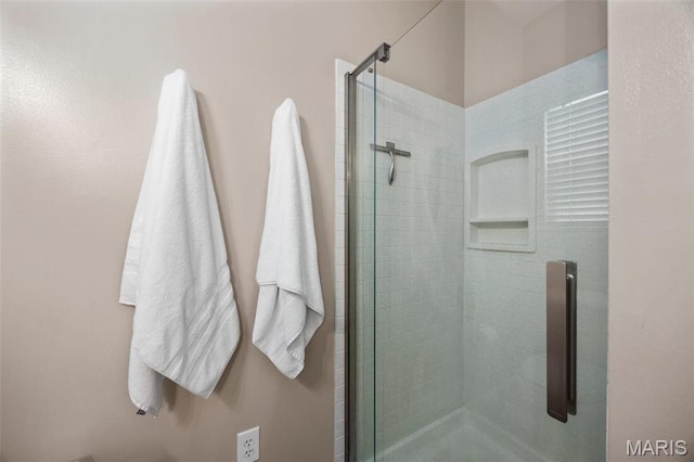 611 Woodchuck Ln, Lake St Louis, MO 63367 - bathroom featuring a shower stall