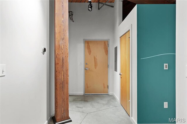 901 Washington Ave Unit 605, Saint Louis, MO 63101 - hall with concrete floors and baseboards