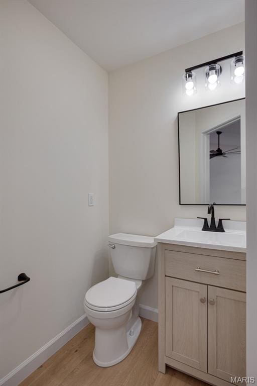 10204 Riehl Farm Dr, Potosi, MO 63664 - half bath featuring wood finished floors, vanity, and a ceiling fan