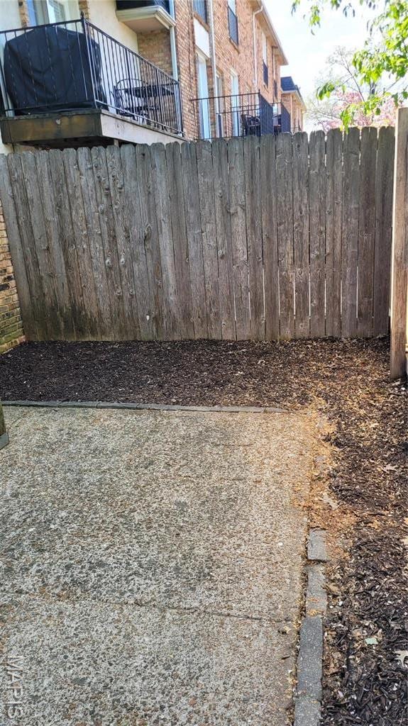 12859 Town And Four Dr Unit 12859, Creve Coeur, MO 63141 - view of yard featuring fence