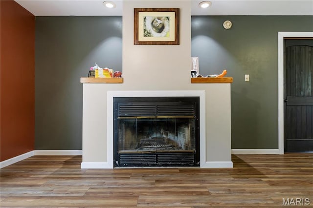 14276 State Route 21, De Soto, MO 63020 - detailed view of baseboards, recessed lighting, a fireplace, wood finished floors, and a smoke detector
