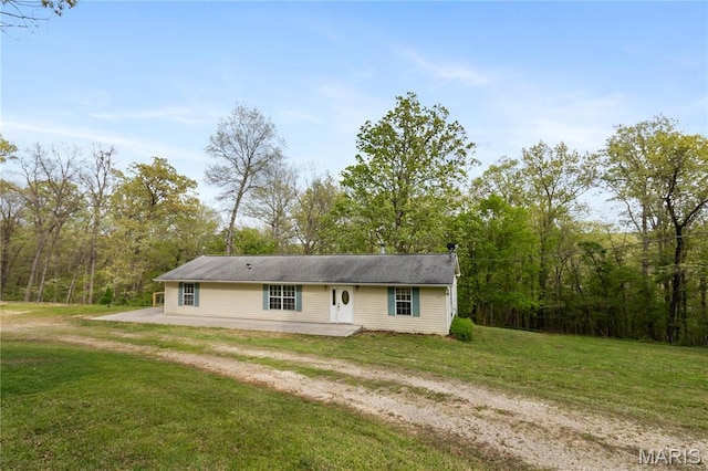 14276 State Route 21, De Soto, MO 63020 - single story home featuring dirt driveway, a front yard, and a patio