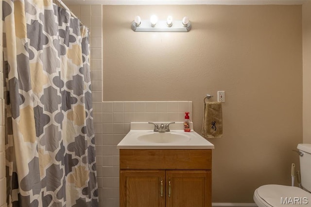 2250 Pinta Dr, Warrenton, MO 63383 - bathroom featuring toilet, vanity, a shower with shower curtain, and tile walls