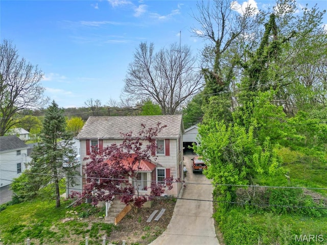 883 Biltmore St, Saint Genevieve, MO 63670 - view of front of house featuring driveway