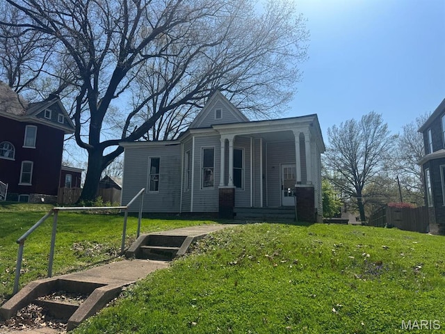 129 N Pennsylvania Ave, Belleville, IL 62220 - view of front facade with a porch