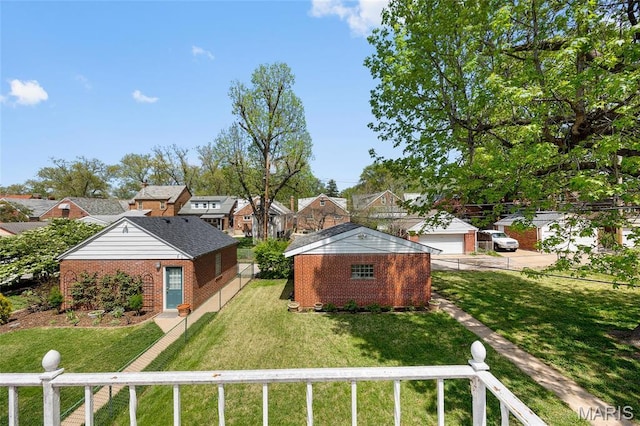 6623 Neosho St, Saint Louis, MO 63109 - view of yard featuring a residential view and a detached garage