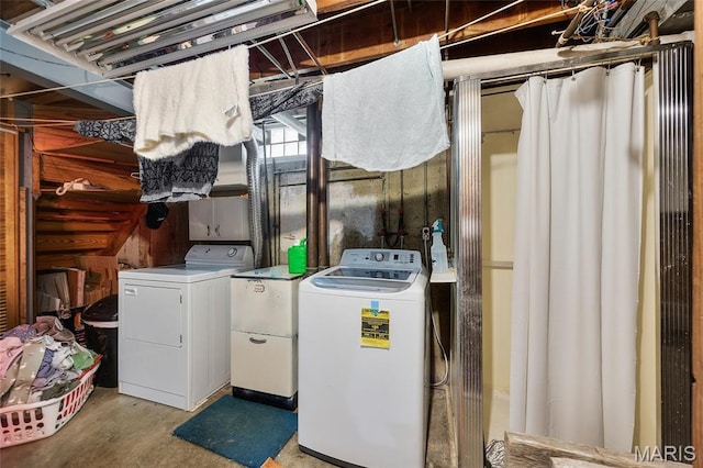 6623 Neosho St, Saint Louis, MO 63109 - clothes washing area with independent washer and dryer
