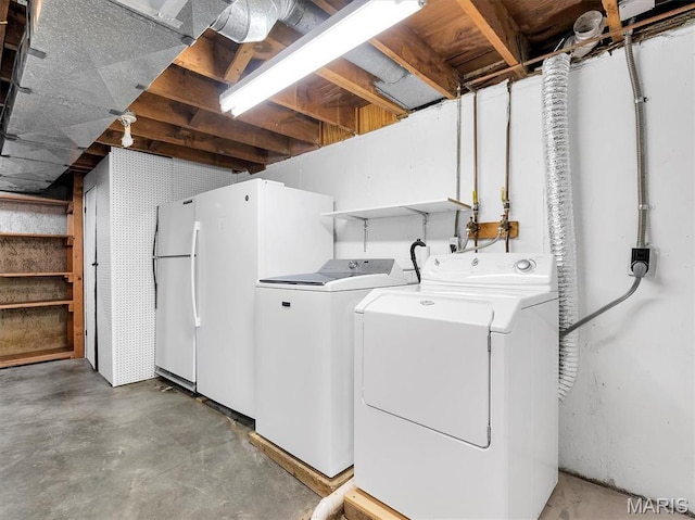 3100 Edgemont Ct, Saint Ann, MO 63074 - clothes washing area featuring washing machine and dryer