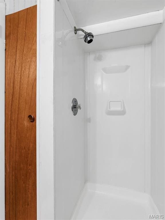 3100 Edgemont Ct, Saint Ann, MO 63074 - full bathroom with a shower