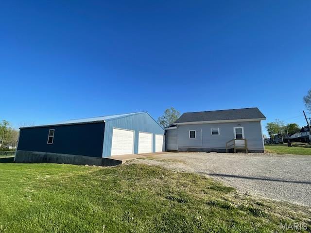 515 S Main St, Fredericktown, MO 63645 - rear view of property with a detached garage, an outdoor structure, and a lawn