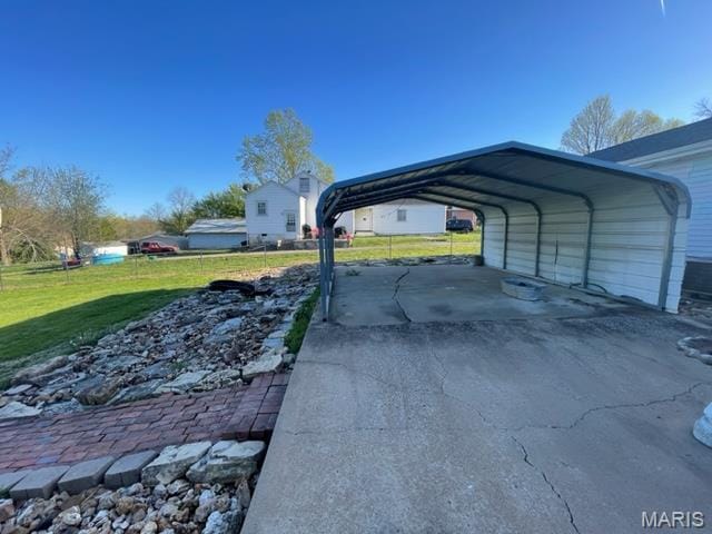 515 S Main St, Fredericktown, MO 63645 - garage featuring a detached carport and driveway