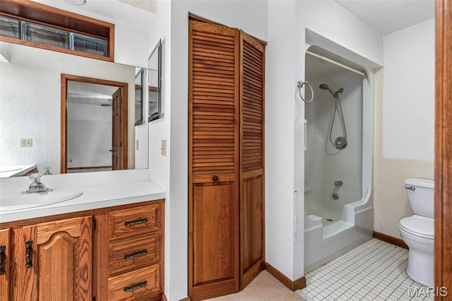3581 Jarvis Rd, Hillsboro, MO 63050 - full bath with toilet, vanity, shower / bath combination, a closet, and tile patterned floors