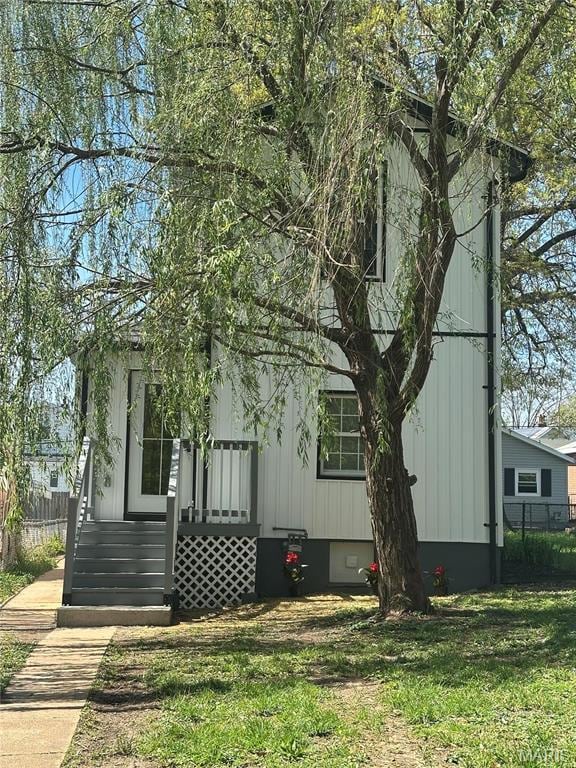 4156 Walsh St, Saint Louis, MO 63116 - view of front of property with crawl space and covered porch