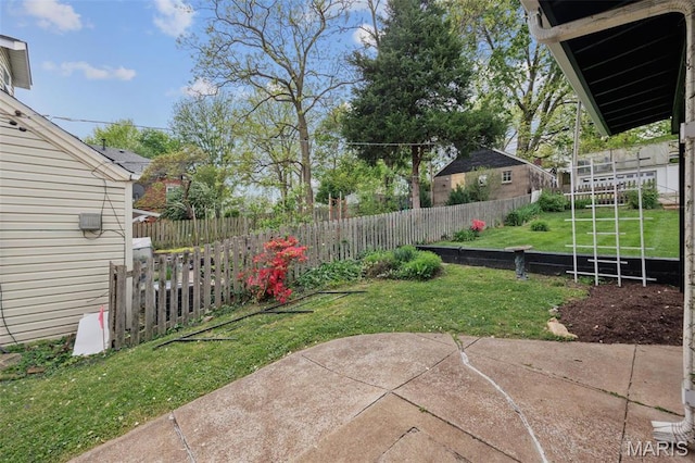 view of yard featuring a patio