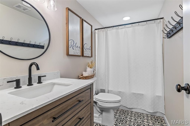 105 Shepherd Mountain Rd, Farmington, MO 63640 - bathroom featuring toilet, tile patterned floors, vanity, and shower / bath combo