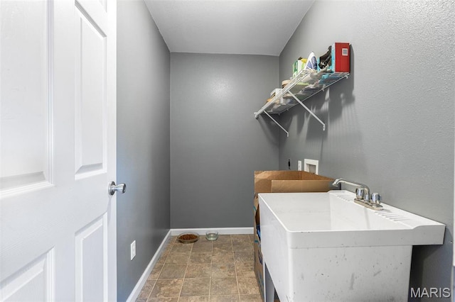 601 John David Dr, Farmington, MO 63640 - laundry area with washer hookup and baseboards