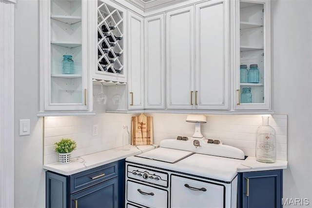 100 Lewis St, Troy, MO 63379 - bar with tasteful backsplash