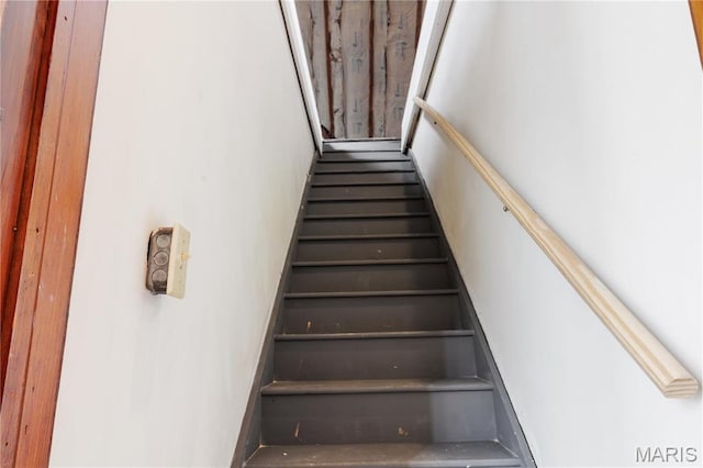 203 S B St, Bonne Terre, MO 63628 - view of stairs