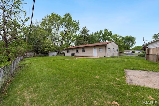 2126 Aristocrat Dr, Florissant, MO 63031 - view of yard