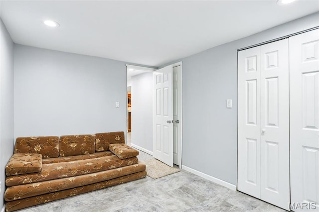 living area featuring recessed lighting and baseboards