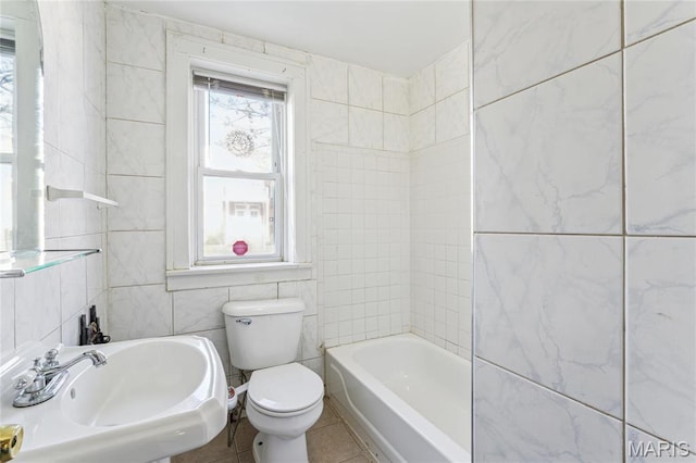 3125 Miami St, Saint Louis, MO 63118 - bathroom featuring toilet, a sink, tile walls, and tile patterned floors