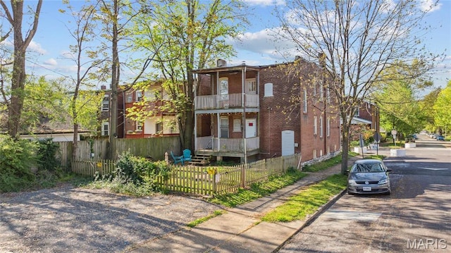 3125 Miami St, Saint Louis, MO 63118 - view of property with a fenced front yard
